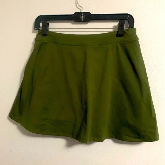 Reformation olive green skort. Size medium. - Picture 1 of 4